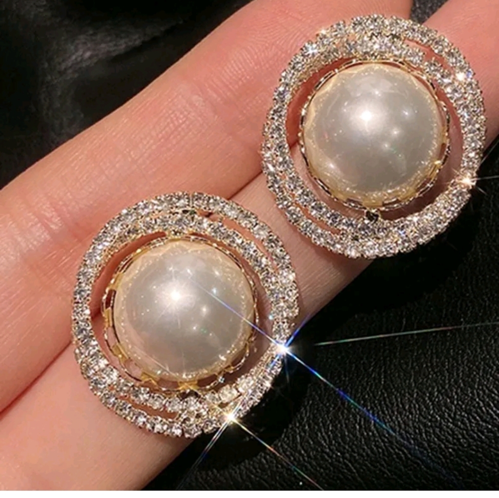 New goldtone faux pearl post earrings